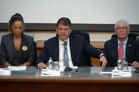 Tarcísio fala em “operação histórica” contra Refit: “Fraudam R$ 350 milhões por mês”