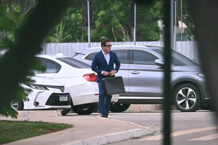 Cardiologista de Bolsonaro vai à PF após autorização de Moraes