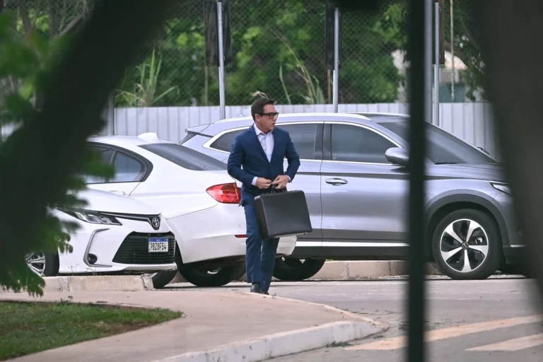 Cardiologista de Bolsonaro vai à PF após autorização de Moraes