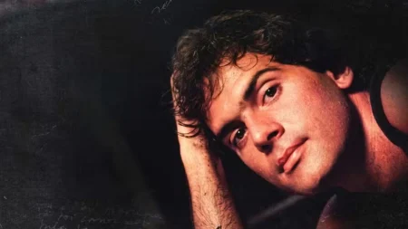 ‘Cazuza Além da Música’ mergulha no legado artístico e na coragem pioneira do ícone na luta contra a AIDS