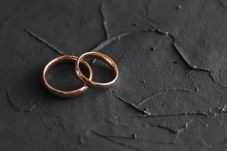 Homem engole anéis roubados antes de ser preso no litoral de SP