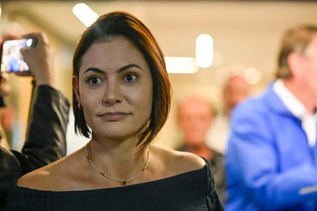 Michelle Bolsonaro expõe em vídeos por que não apoia Ciro Gomes