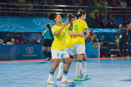 Seleção Brasileira goleia Japão e projeta semifinal contra a Espanha